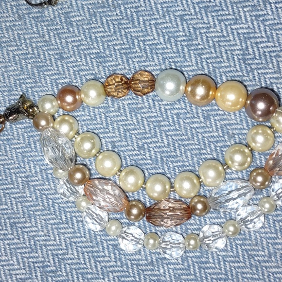 Multi strand Necklace With earrings Colors include Pearl, clear, brown and tan. - Picture 8 of 11